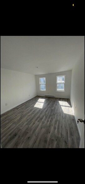 Building Photo - 722 E Pine St