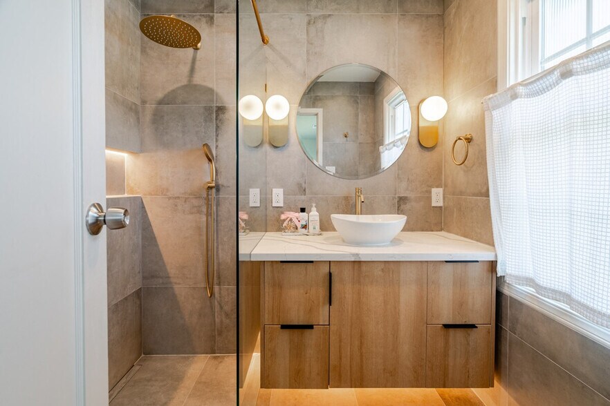 Building Photo - 945 Maryann Dr