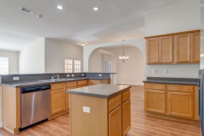 Building Photo - 5851 Chi Chi Cir