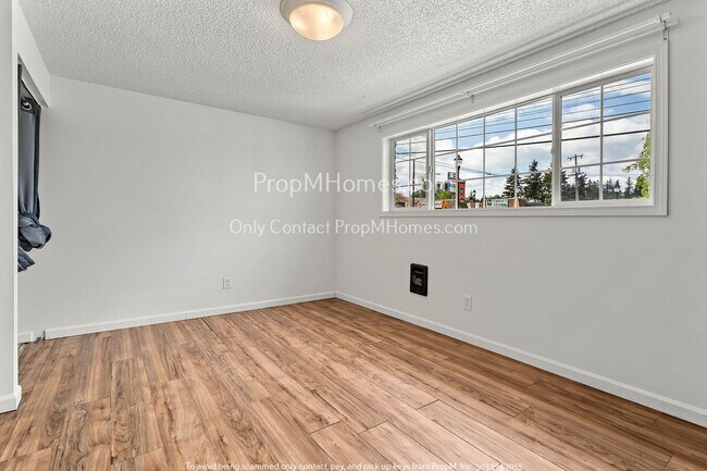 Building Photo - 121 Molalla Ave