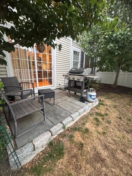Building Photo - 39 Maple Tree Ave