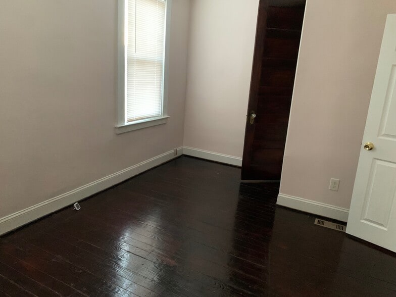 Building Photo - 3414 Ravenwood Ave