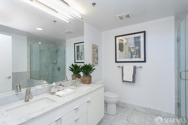 Building Photo - 501 Beale St