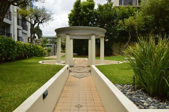 Building Photo - Fountain at Makiki - 3 bedroom, 2 bath con...