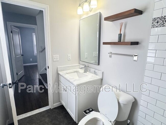 Building Photo - 3565 Phillips Ave