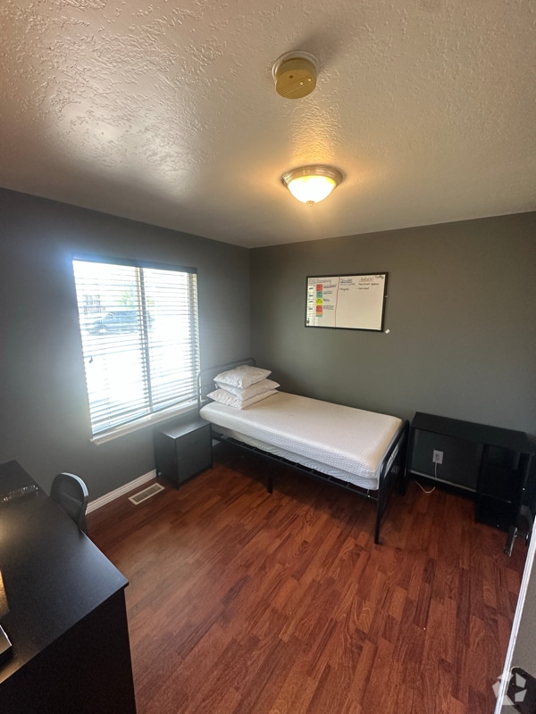 Building Photo - 361 E 1520 N