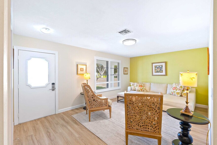 Building Photo - 663 106th Ave N