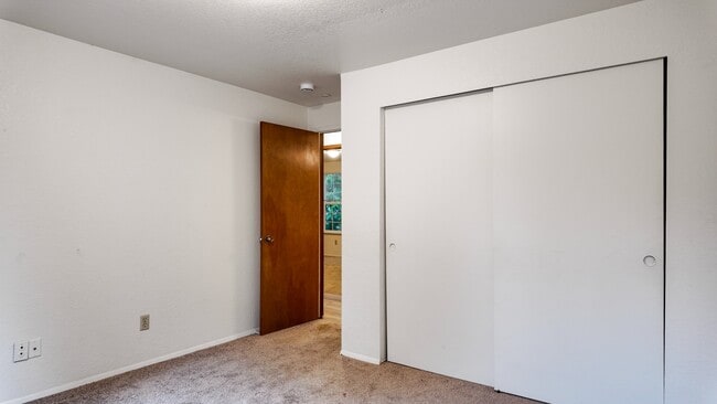 Building Photo - Bright 3-Bed Bothell Home with Attached Garage, Cozy Fireplace, and Private Garden Oasis