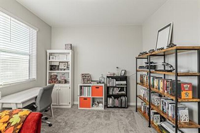 Building Photo - Modern 3 Bed/ 2.5 Bath Townhome in Sterling Ranch