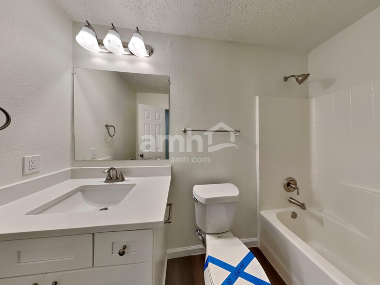 Building Photo - 11141 Pleasant Wood Ln