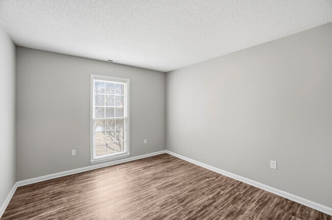 Building Photo - 3 Bedroom Ranch with a 2 Car Garage!