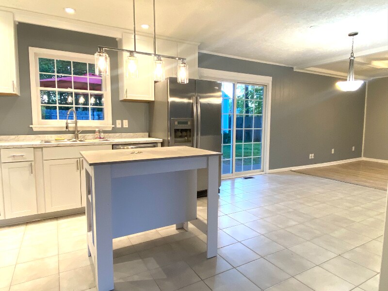 Building Photo - 9505 Tiverton Way