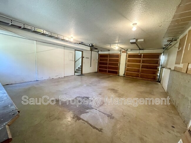 Building Photo - 324 SE 30th Ave