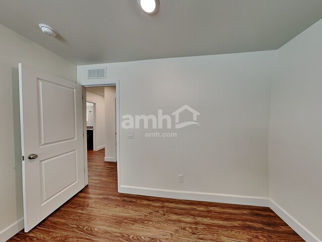 Building Photo - 670 W Laredo Ave
