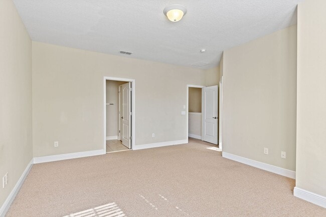 Building Photo - Savannah Park 3 bedroom townhouse