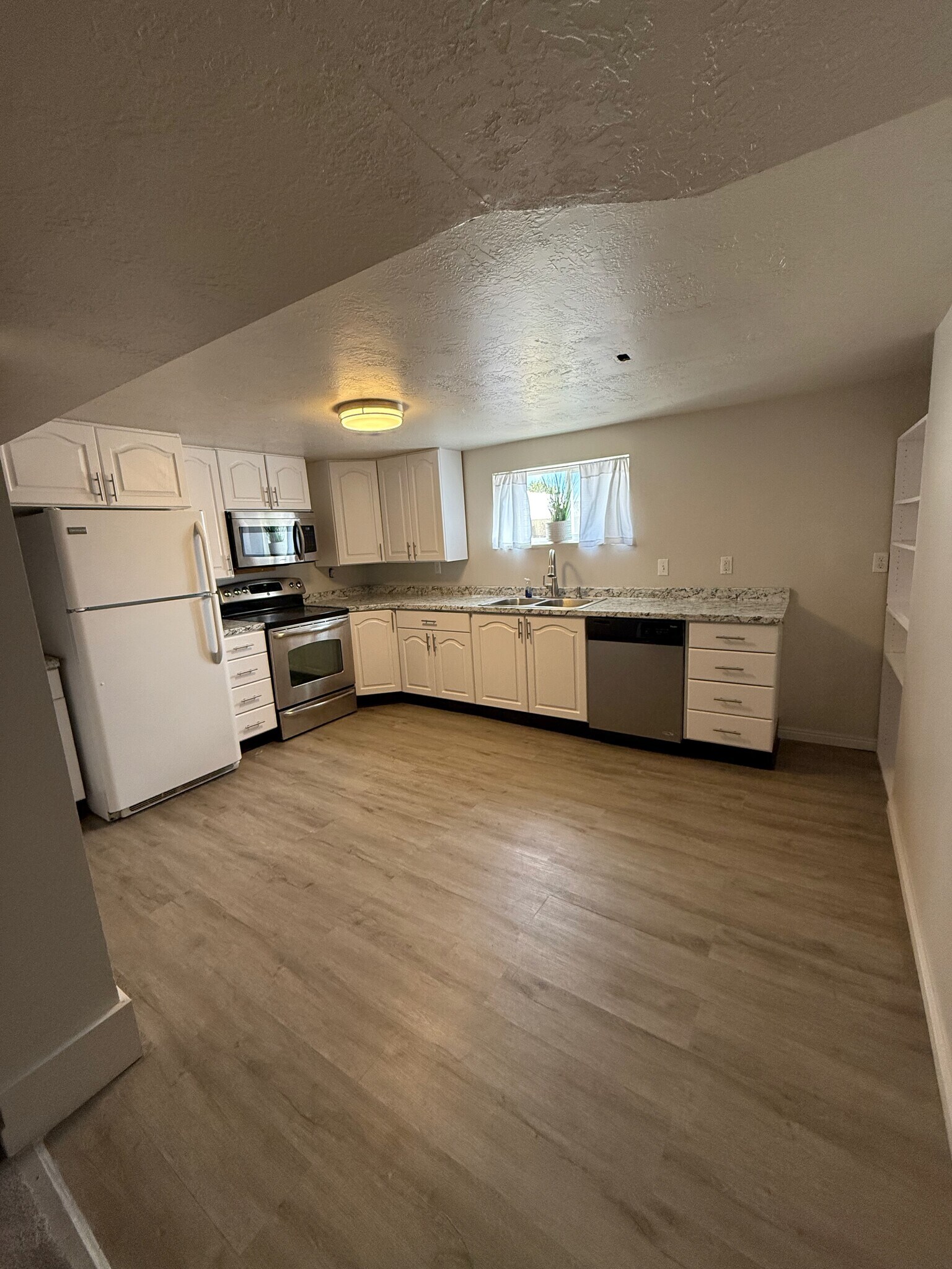 Building Photo - 1105 W 10550 S