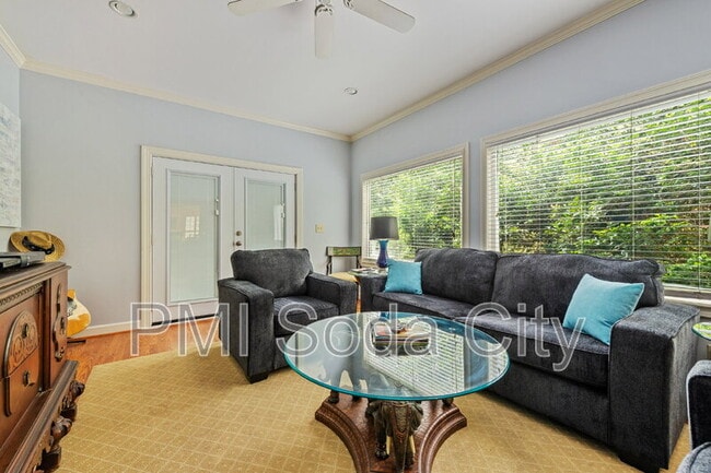 Building Photo - 10 Old Woodlands Ct