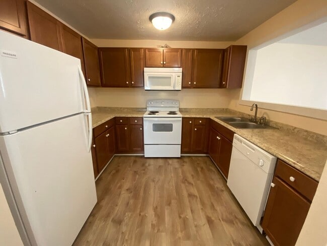 Building Photo - Charming 3Bed/2Ba Duplex Unit Conveniently...