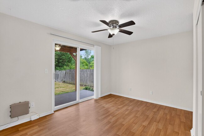 Building Photo - Centrally Located Studio Apartment in Beaverton