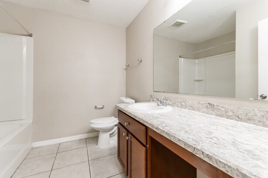 Building Photo - 295 Lake Lucerne Way