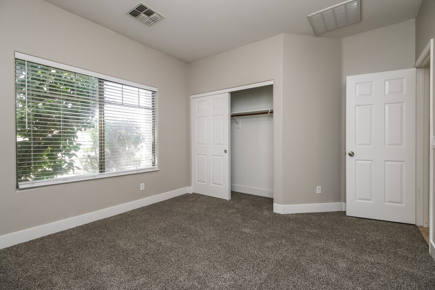 Building Photo - 21264 E Twin Acres Dr