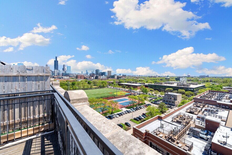 Building Photo - 1500 W Monroe St