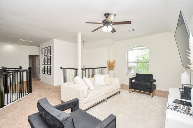 Building Photo - 24119 Via Renata Dr