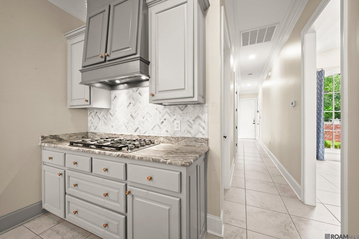 Building Photo - 19537 S Harrells Ferry Rd