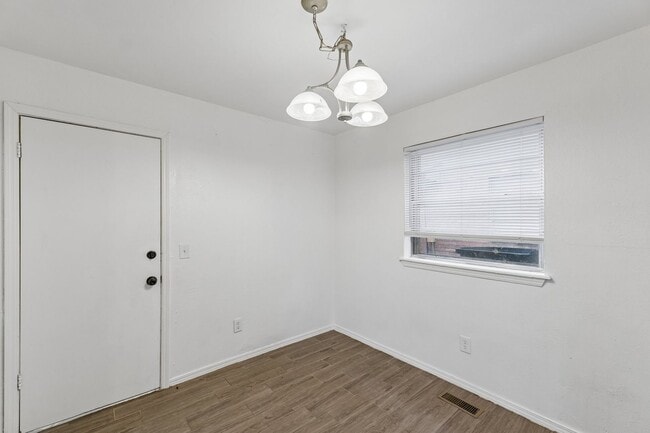 Building Photo - 3 bedroom 2.5 bath - NW Highway and Rockwell