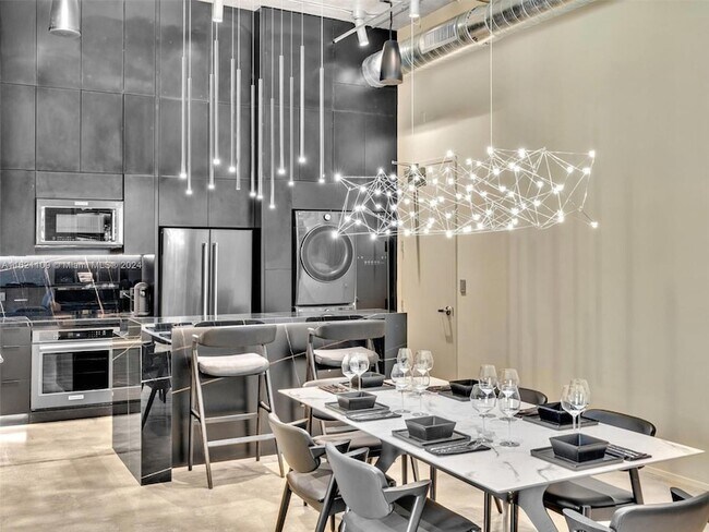 Building Photo - 250 NW 23rd St