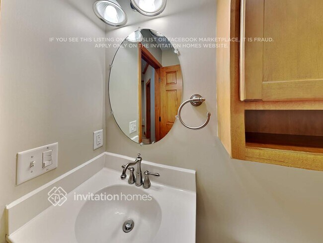 Building Photo - 11802 South Lake Boulevard Northeast