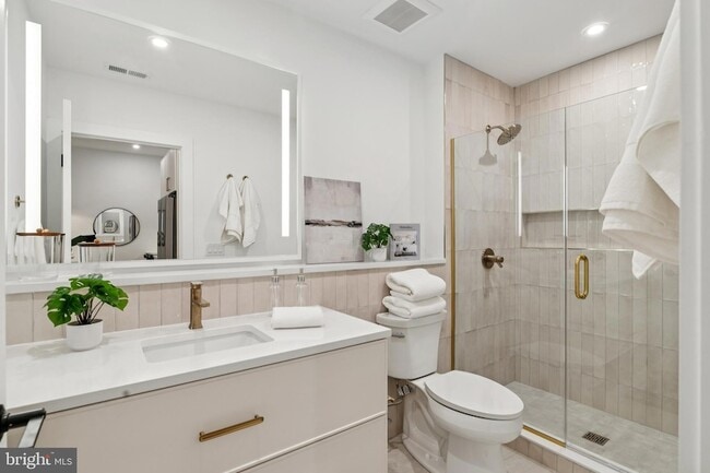 Building Photo - 30 W Allens Ln