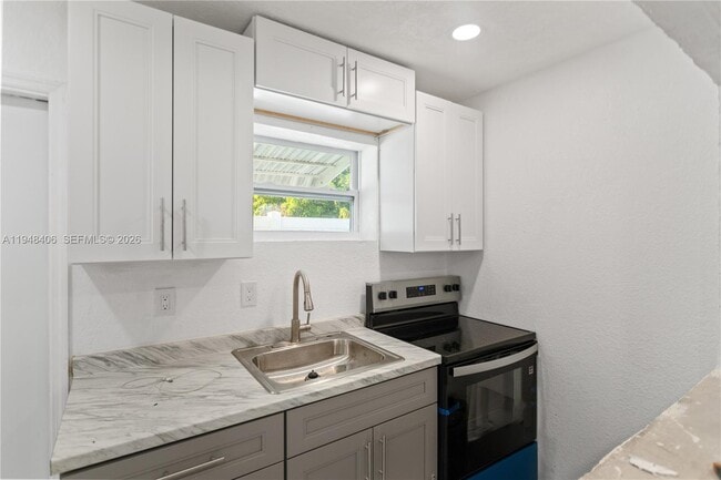 Building Photo - 3521 NW 18th Pl