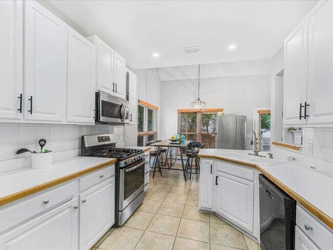 Building Photo - 3042 Oak Vista Way SW
