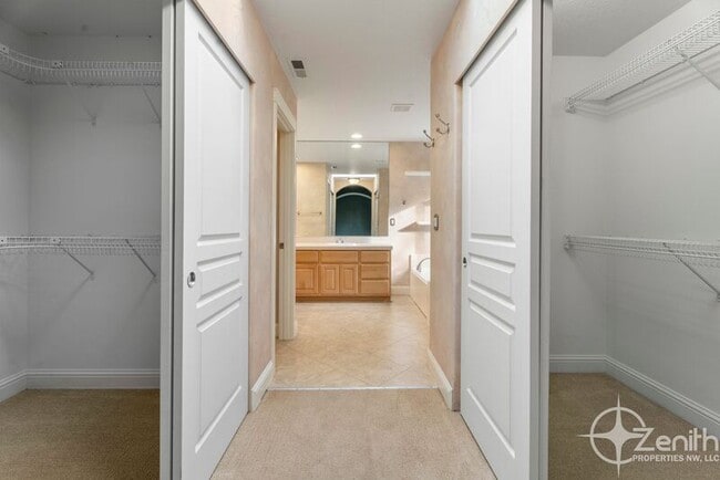 Building Photo - 2903 NE 184th Ave