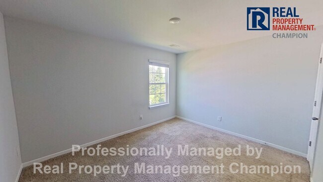 Building Photo - Spacious Home w/Open Living, Fireplace, Fenced Yard & Solar Panels