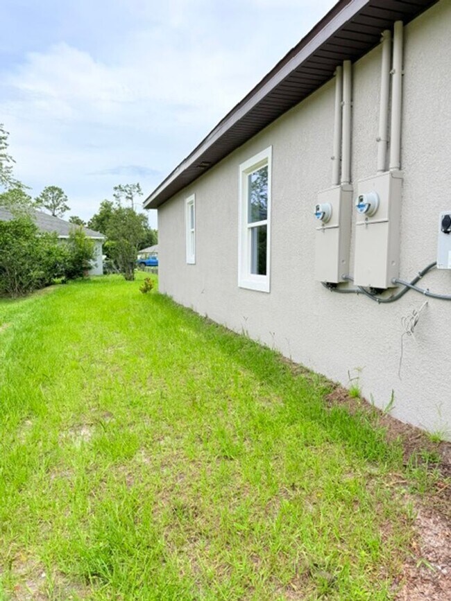 Building Photo - 16 Slumberland Path