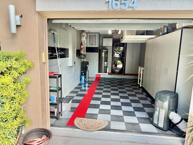 Building Photo - 1654 SW 109th Terrace