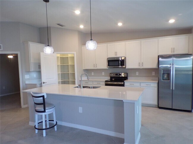 Building Photo - 14271 Heritage Landing Blvd