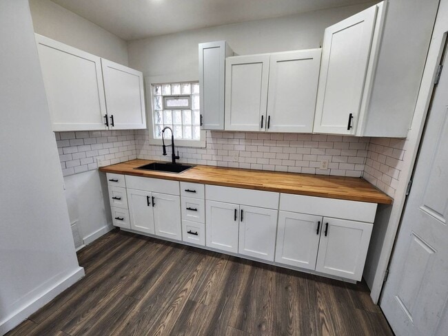 Building Photo - 3 Bed House | 40% OFF ON SECOND MONTH'S RENT