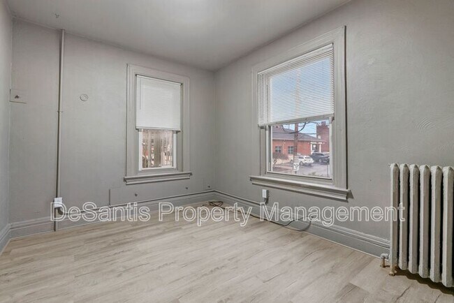 Building Photo - 512 S Millvale Ave