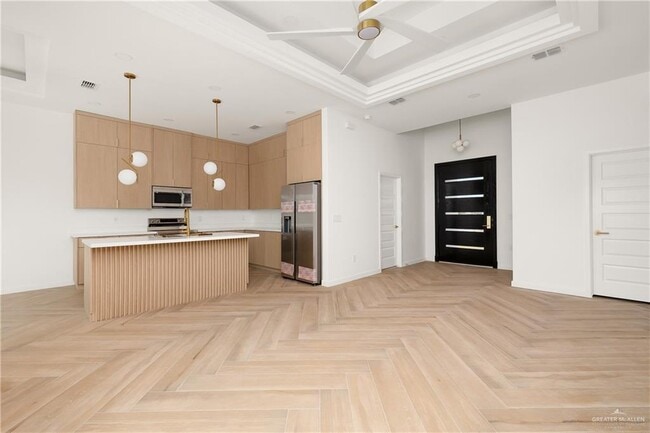 Building Photo - 17 N Revolution St