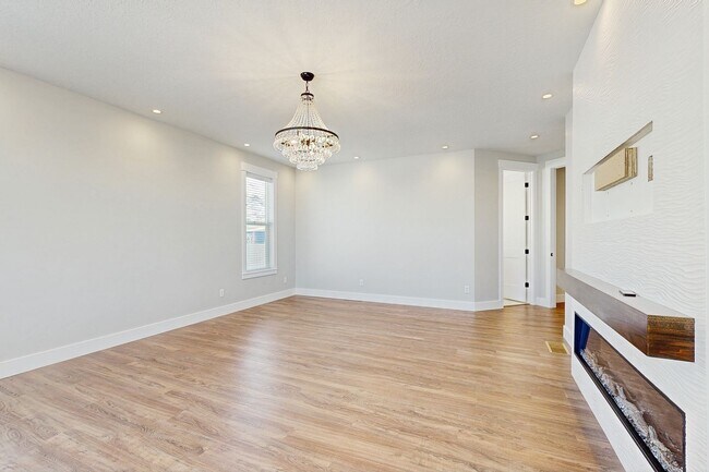 Building Photo - High-End Spacious 4 Bedroom Home in Desirable Highland with Private Backyard and Finished Basement