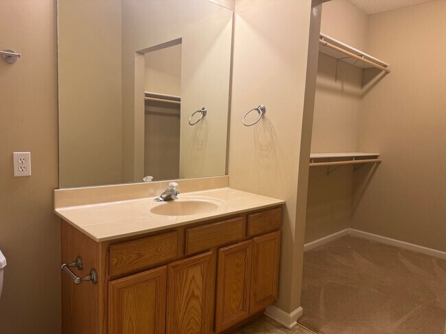 Building Photo - Spencers Crest Condominium