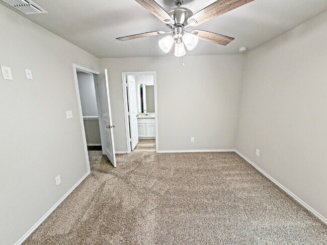 Building Photo - 135 Damon Dv