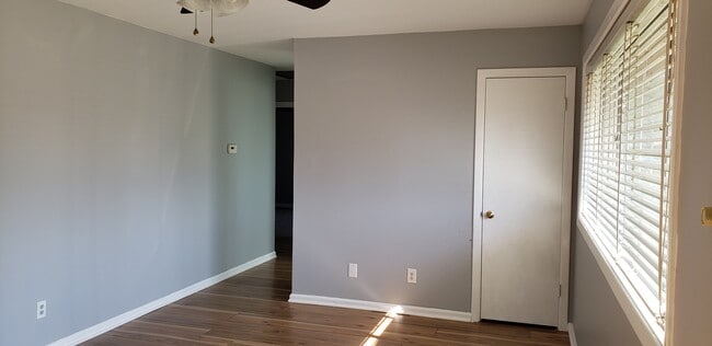 Building Photo - 4108 Parkway Dr