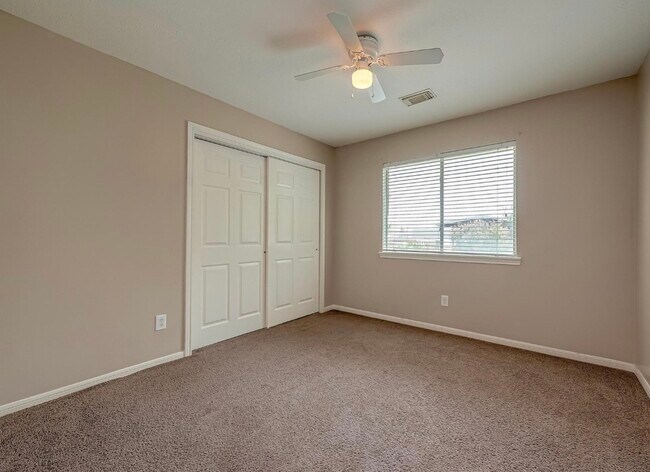 Building Photo - 4914 Jaymar Dr