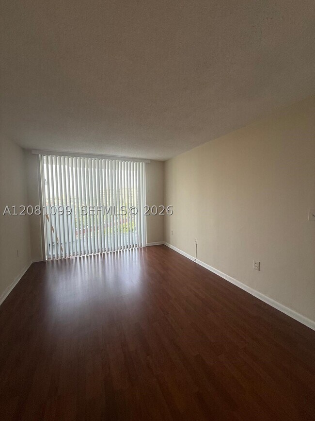 Building Photo - 1300 NE Miami Gardens Dr