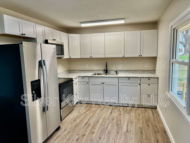 Building Photo - 206 Riggs St