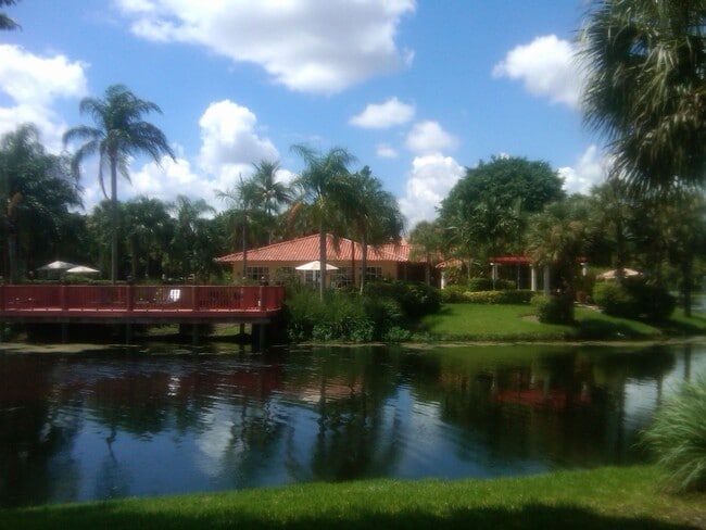 Building Photo - 2-Bed, 2-Bath Corner unit, Best location!